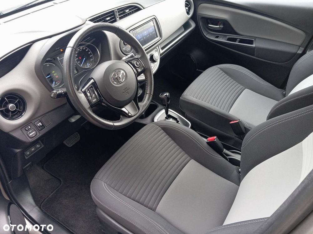 Toyota Yaris - 10
