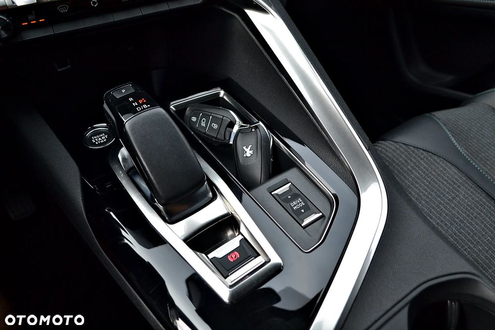 Peugeot 3008 1.6 PureTech Hybrid PHEV Allure Pack S&S EAT8 - 28