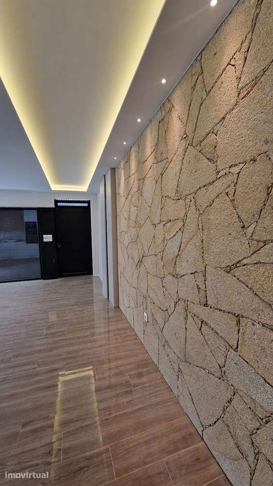 Apartamento T2 na Rua Doutor Francisco Machado Owen - Grande imagem: 3/22