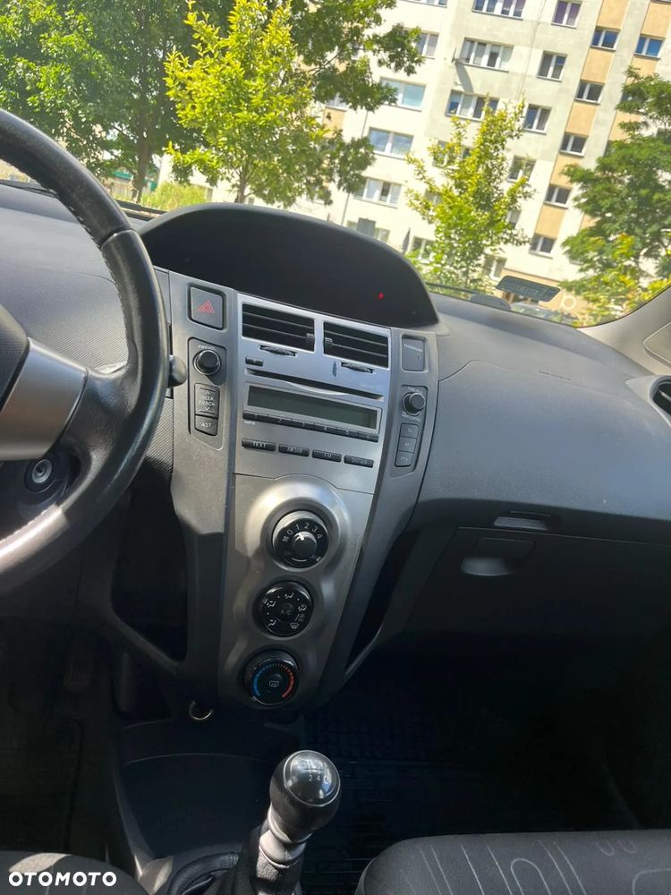 Toyota Yaris - 4