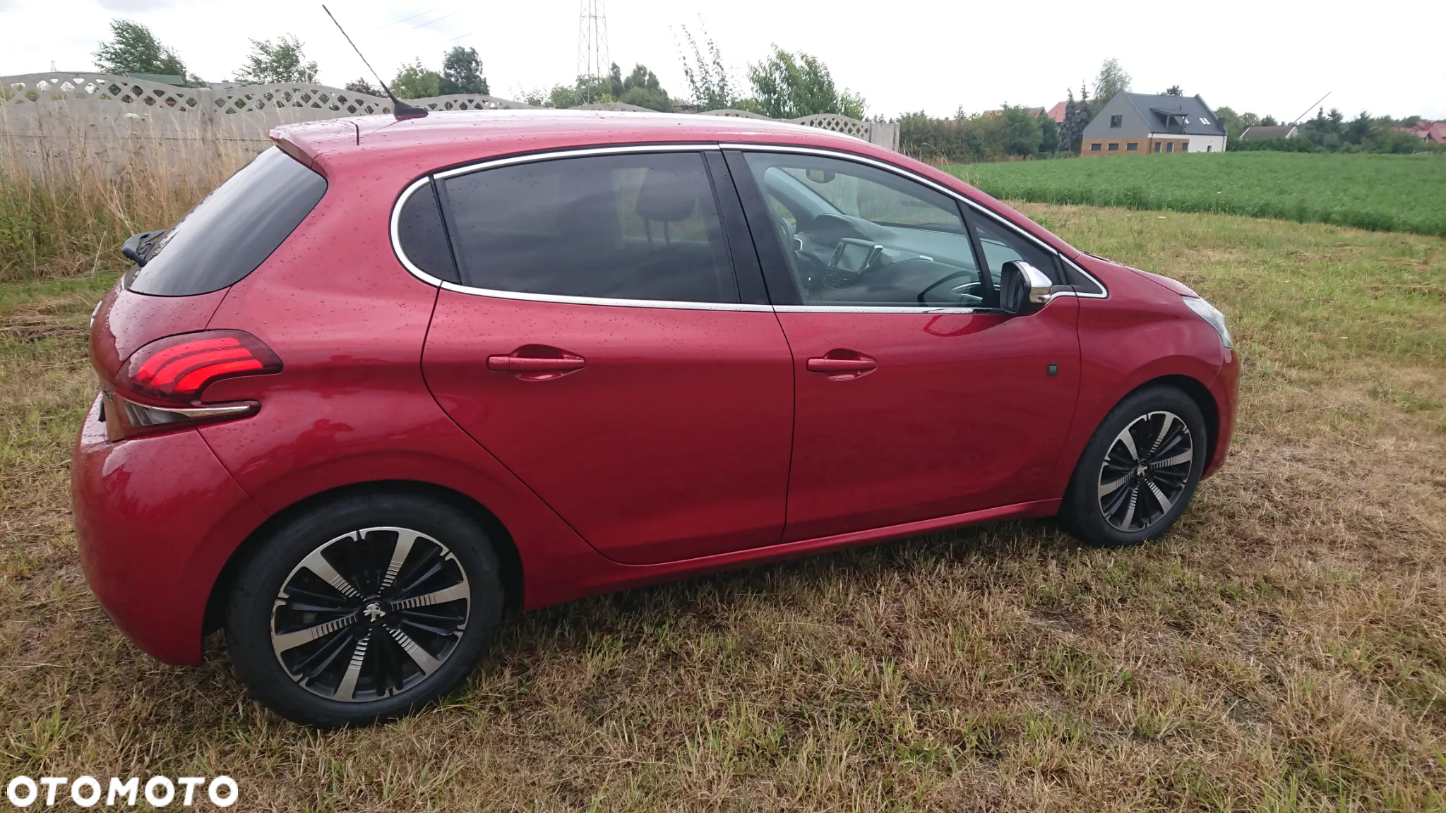 Peugeot 208 - 18