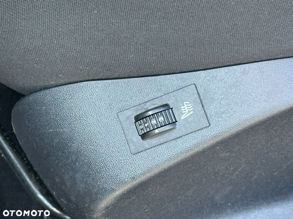 Peugeot 208 - 12