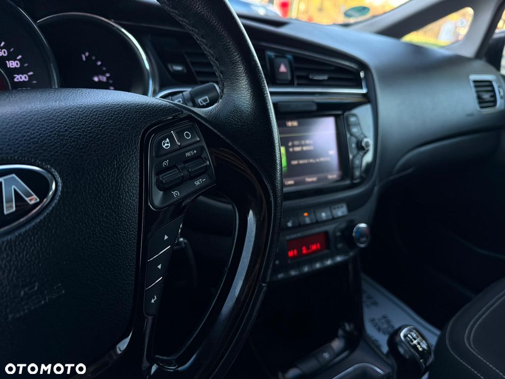 Kia Ceed 1.6 GDI Dream Team Edition - 33
