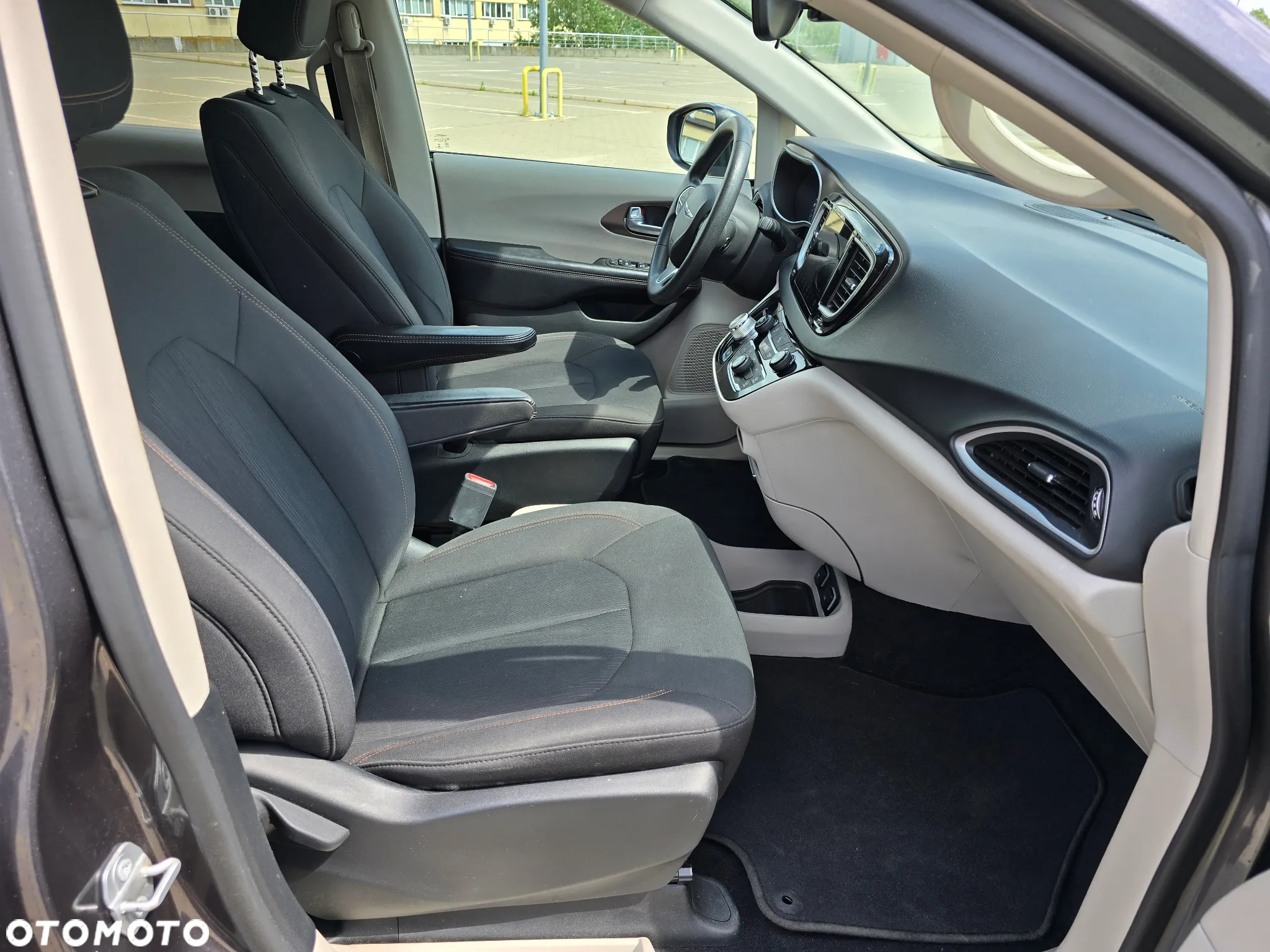 Chrysler Pacifica - 20