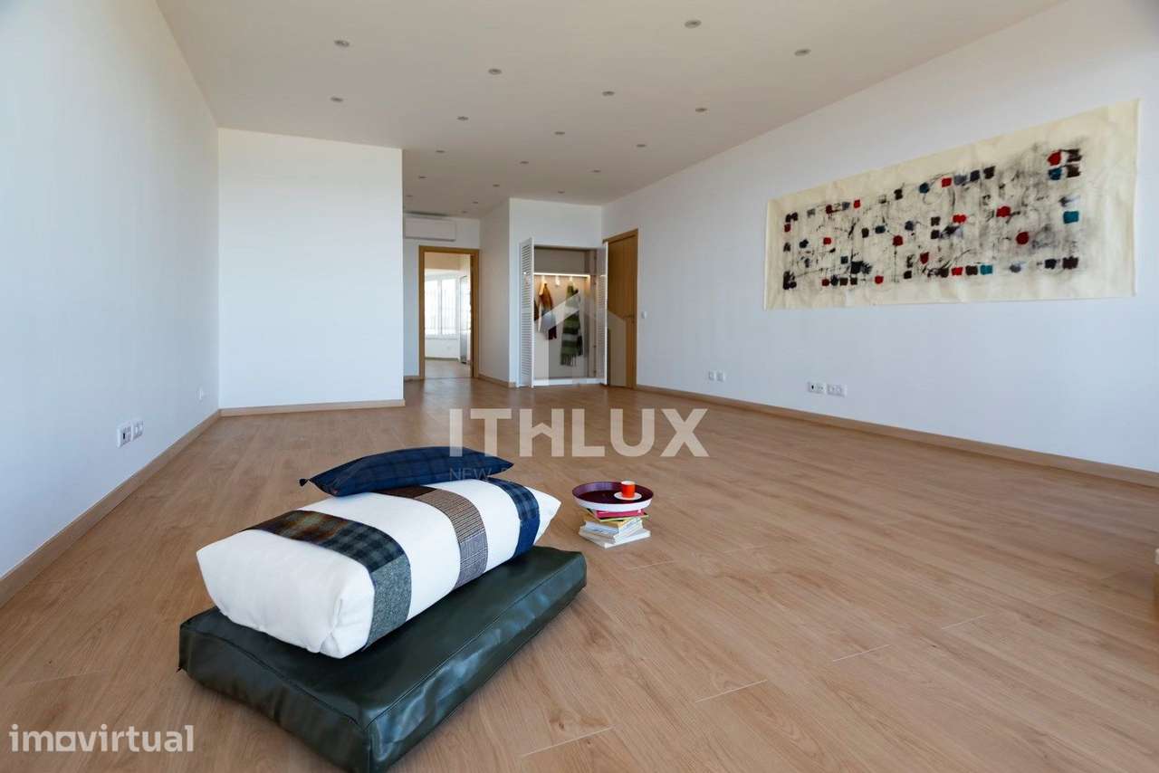 T2 remodelado no Alto da Barra | Último andar | Primeira linha de mar - Grande imagem: 4/49
