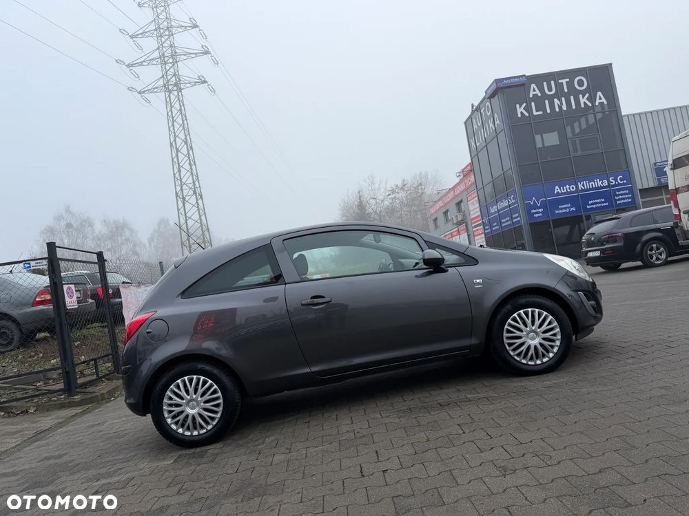 Opel Corsa 1.4 16V Cosmo - 4