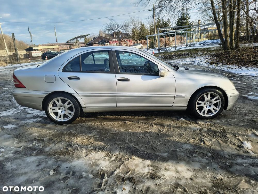 Mercedes-Benz Klasa C 180 T Kompressor Classic - 4