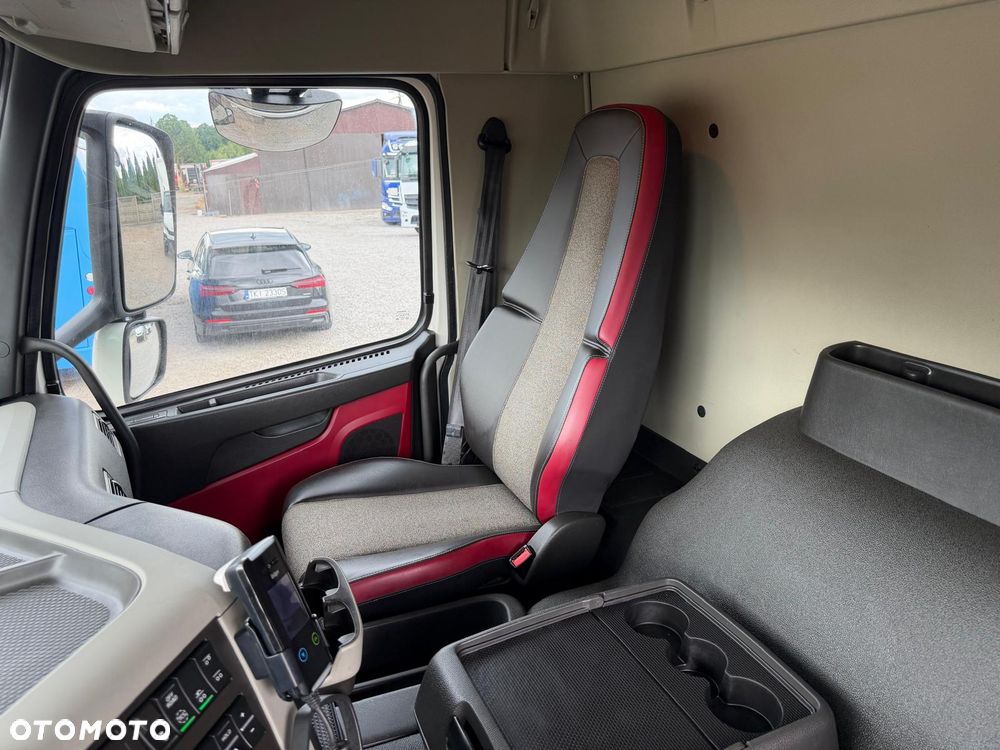 Volvo FM 370 / 6x2 / Chłodnia / Winda / - 24