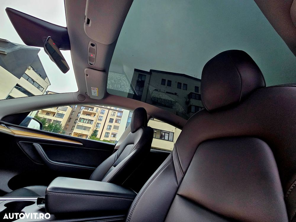 Tesla Model Y Long Range Dual Motor AWD - 17