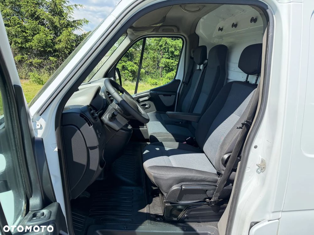 Renault Master * 2.3 / 125KM * L2H2 * Średni / Podwyższany * Furgon / Blaszak * - 26