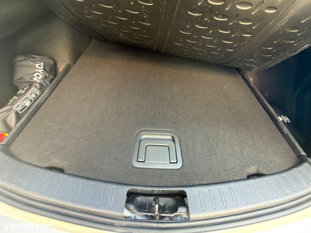 Toyota Corolla 1.8 HSD Business - 23