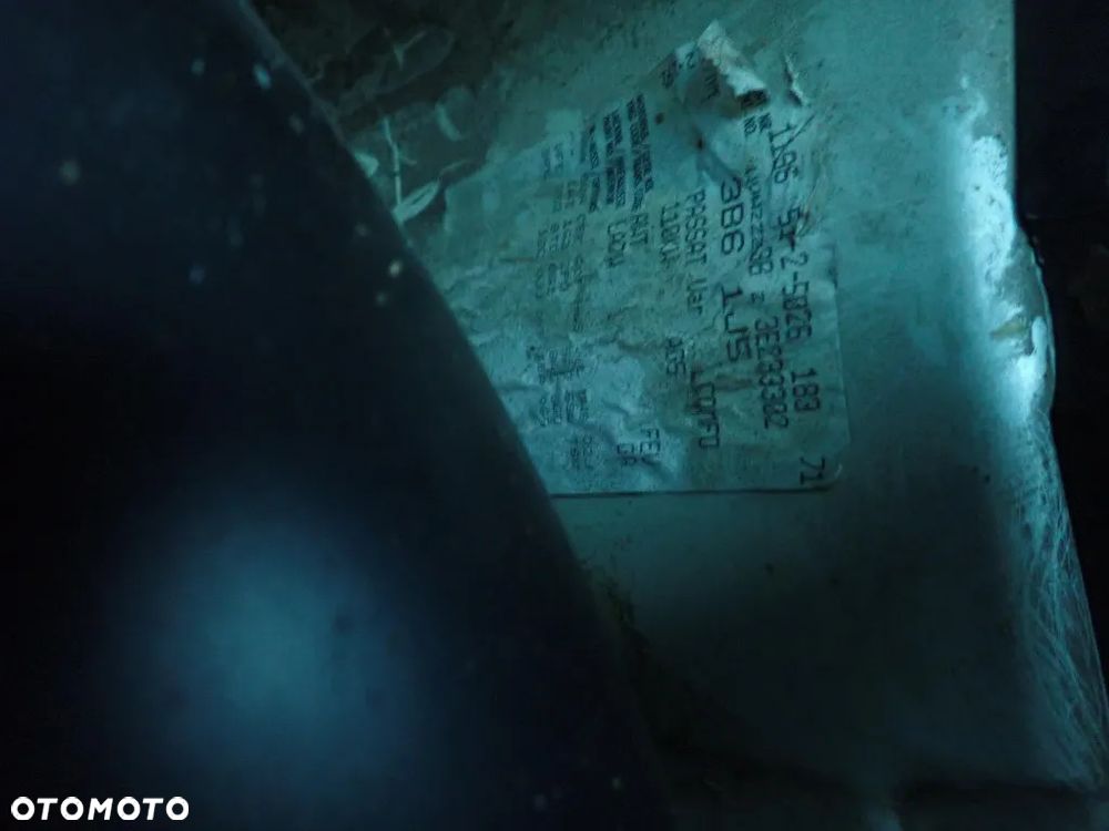 CZĘŚCI - Vw Passat B5 1,8T 150KM AWT AUTOMAT AT FEV LIFT KOMBI LAKIER LA7W 2002r. INDEX - 9700 - 6