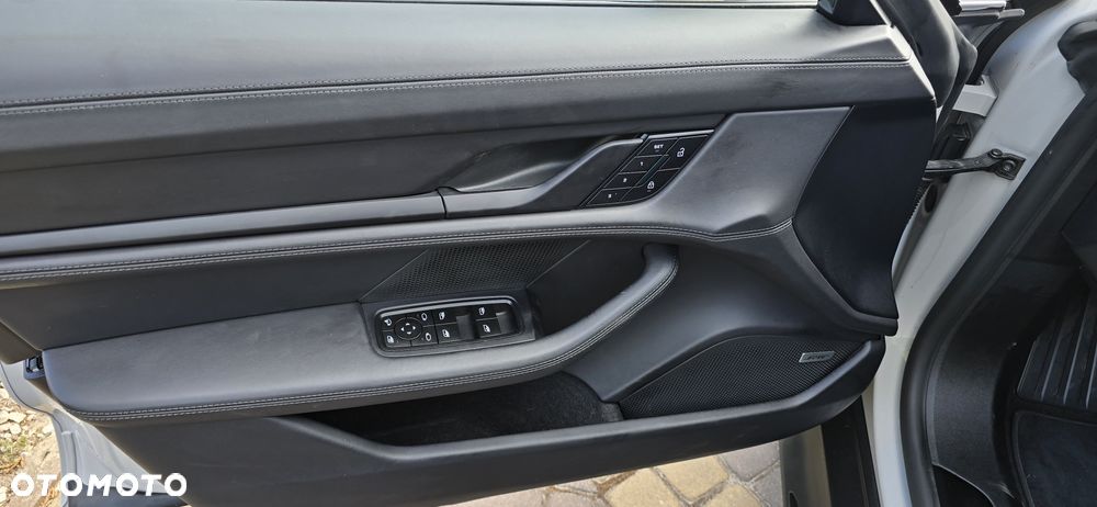 Porsche Taycan - 7