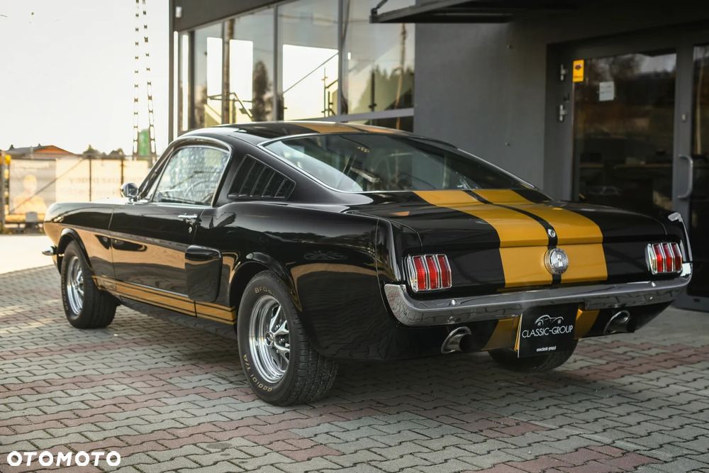 Ford Mustang - 4
