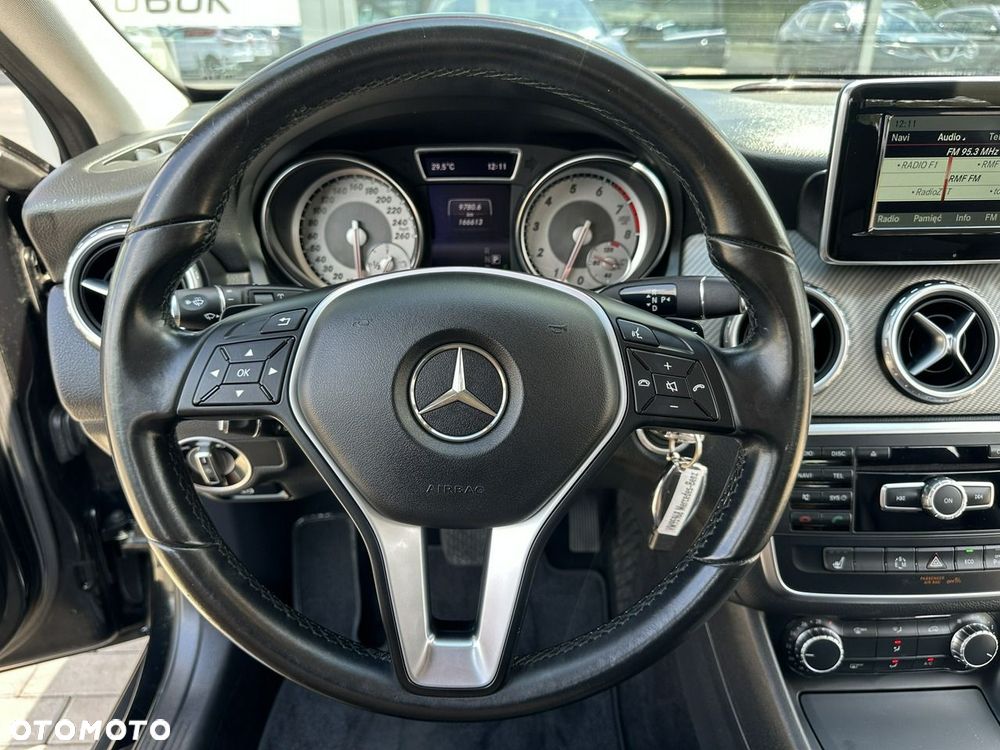 Mercedes-Benz GLA 200 7G-DCT Style - 19