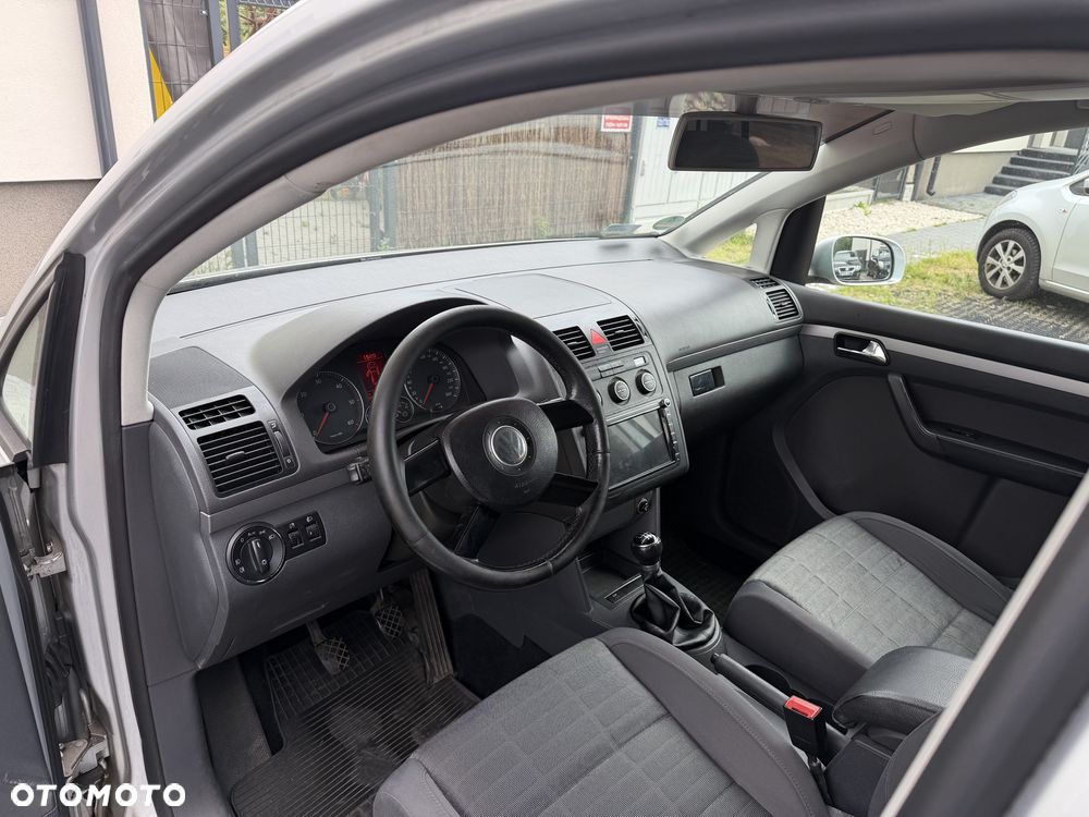 Volkswagen Touran - 5