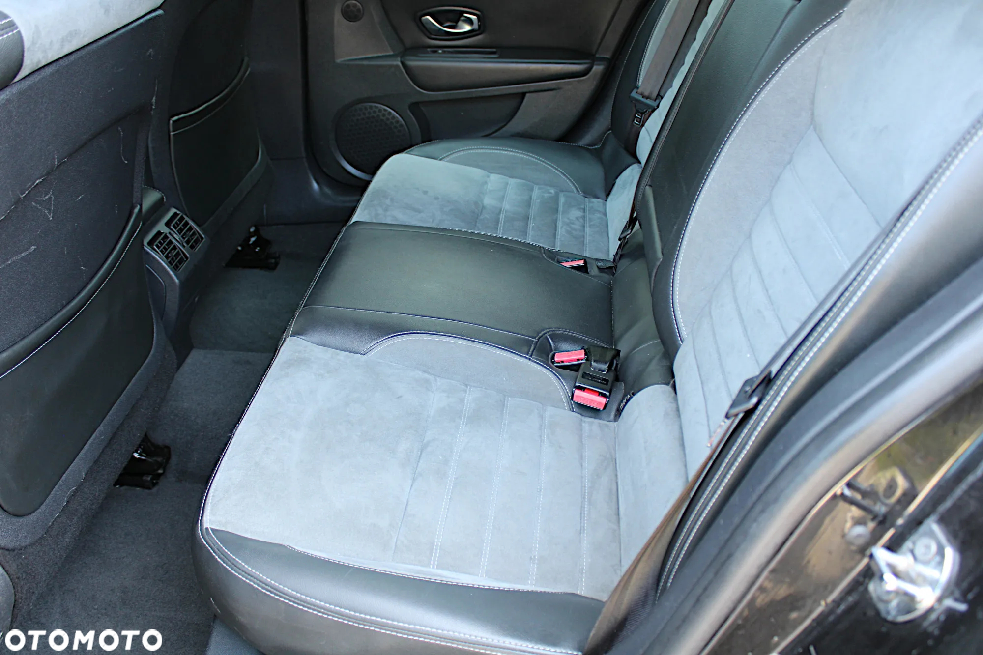 Renault Laguna dCi 175 FAP Bose Edition - 16