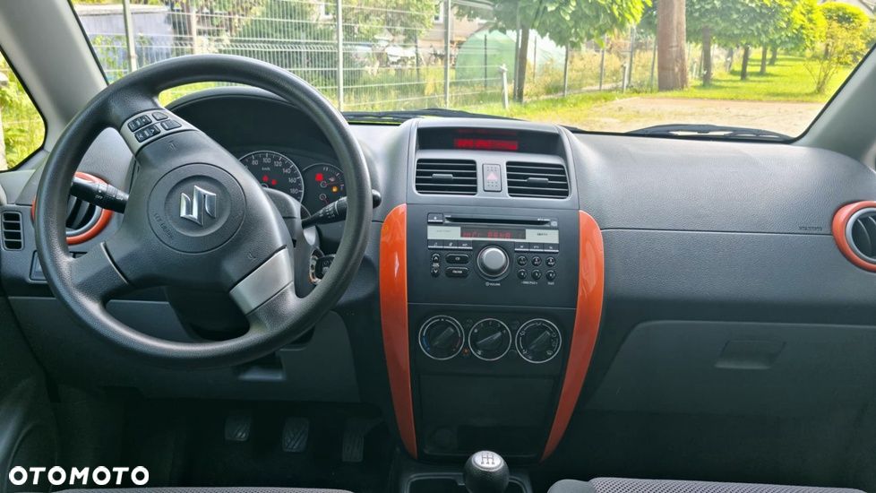 Suzuki SX4 1.6 GS / Premium - 10