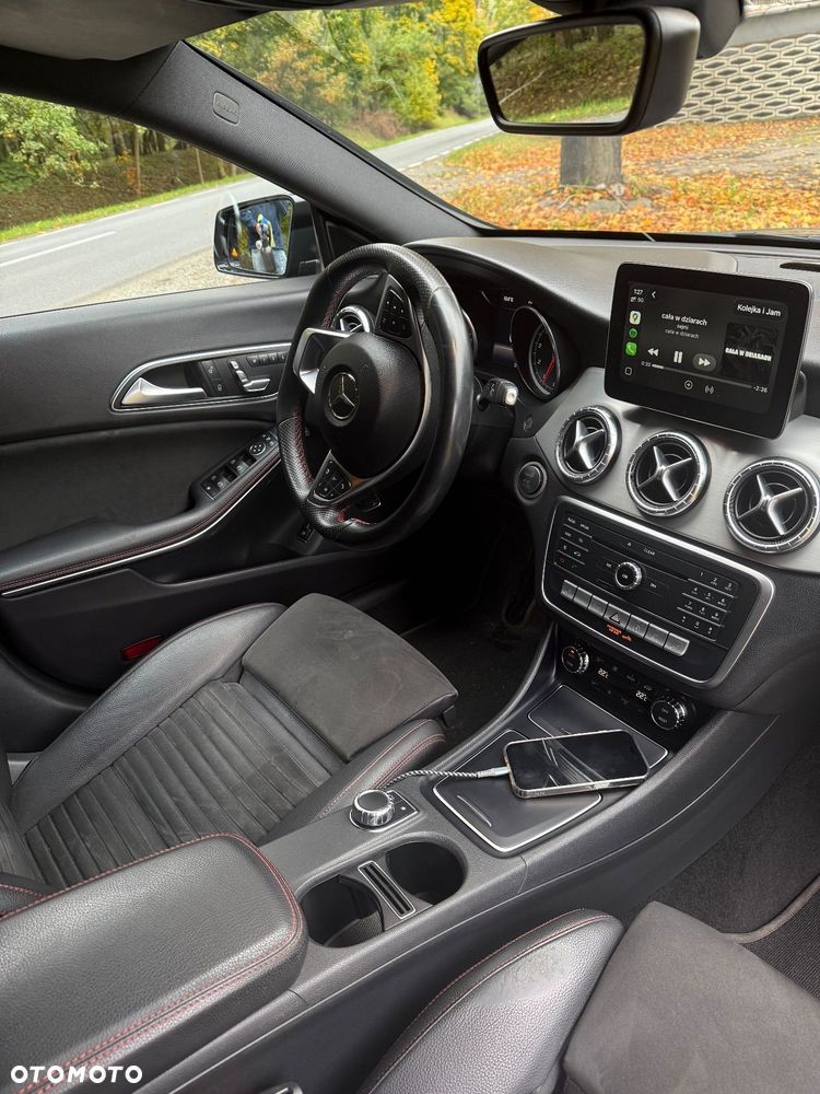 Mercedes-Benz CLA 220 4-Matic - 11