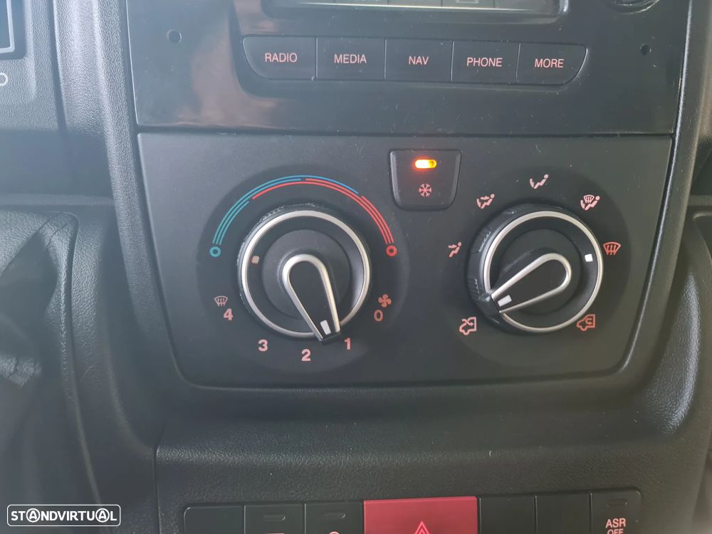 Peugeot BOXER 2.0 Blue-Hdi L1H1 *GPS/Ac/ IVA DEDUTÍVEL - 29