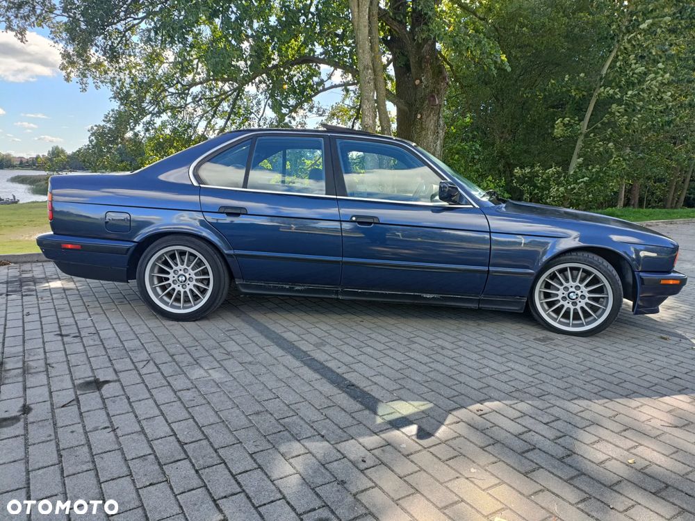 BMW Seria 5 520i - 4