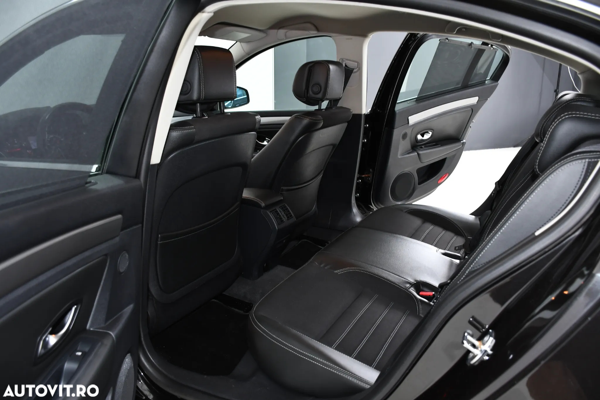 Renault Laguna dCi 110 FAP Bose Edition - 14