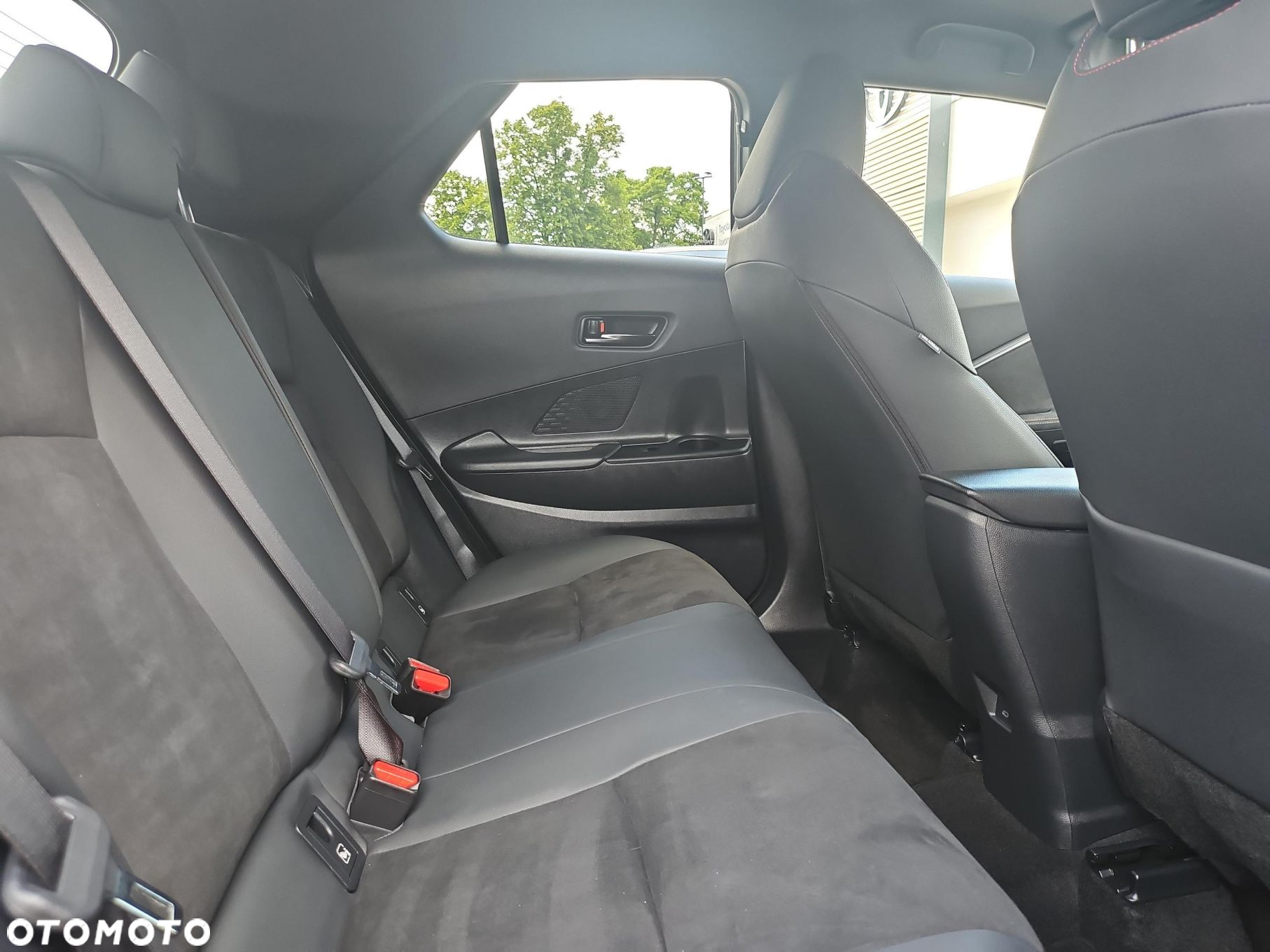 Toyota C-HR - 11