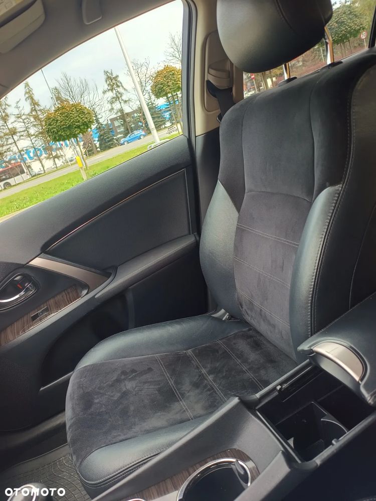 Toyota Avensis 2.0 D-4D Sol - 11