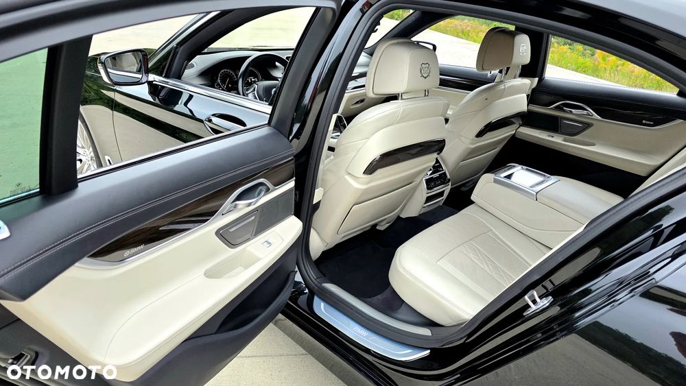 BMW Seria 7 - 32