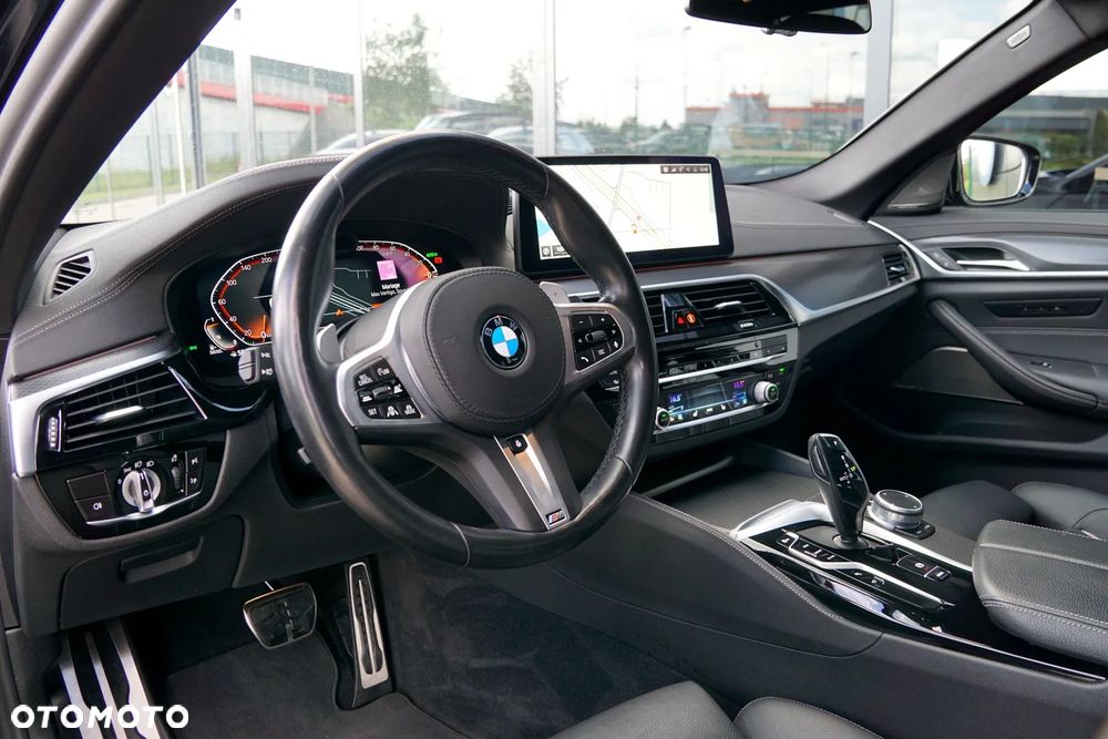 BMW Seria 5 540d xDrive Touring M Sport Edition - 12