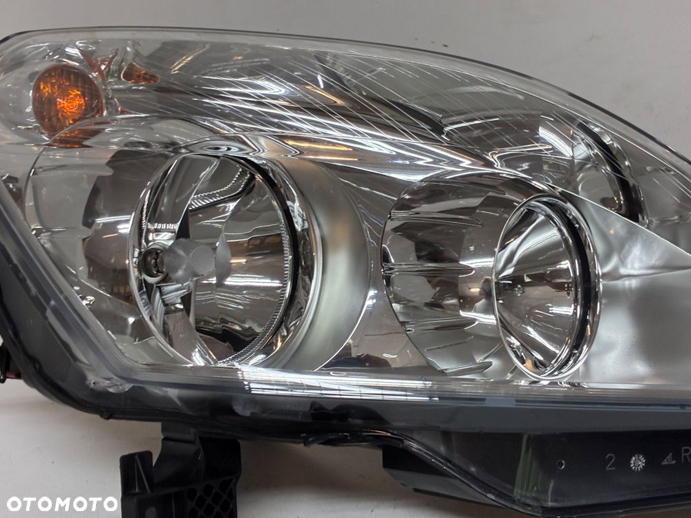 OPEL ZAFIRA B LAMPA PRZÓD PRZEDNIA PRAWA  EU 0301214208 93192444 13260845 - 6