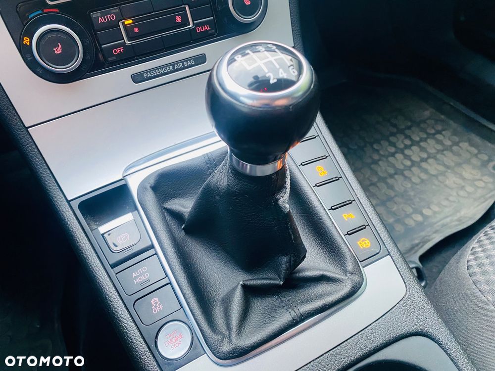 Volkswagen Passat 1.4 TSI BMT Comfortline - 23