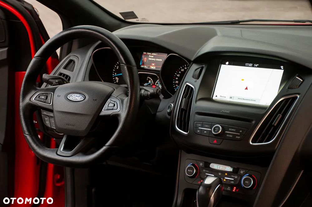 Ford Focus SW 1.5 EcoBoost S&S ST-LINE - 14