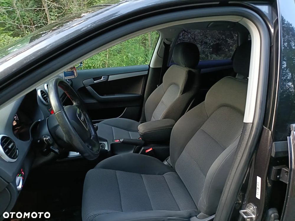 Audi A3 Sportback 2.0 TDI DPF Ambiente - 8