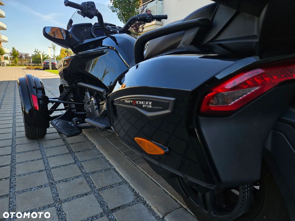 Can-Am Spyder - 19