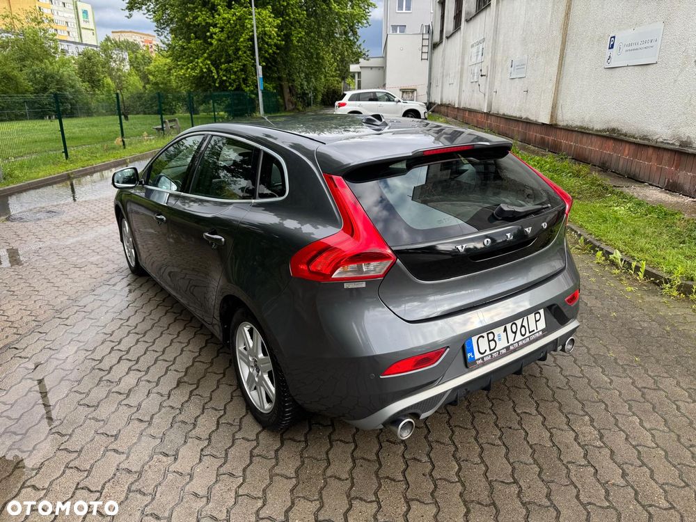 Volvo V40 D2 R-Design - 9