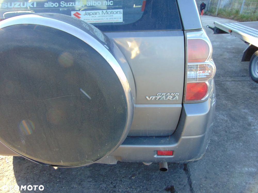 klapa tył tylnia bagażnika osłona na koło Suzuki Grand Vitara II 3D zdl - 3