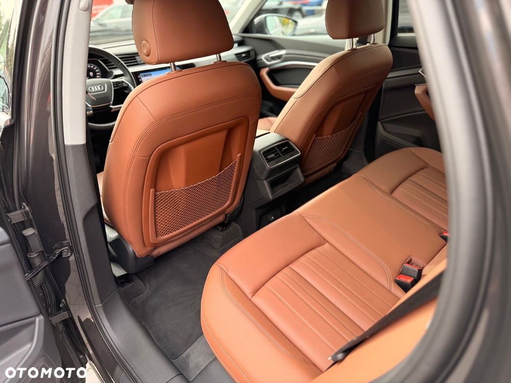 Audi Q8 Sportback e-tron - 15