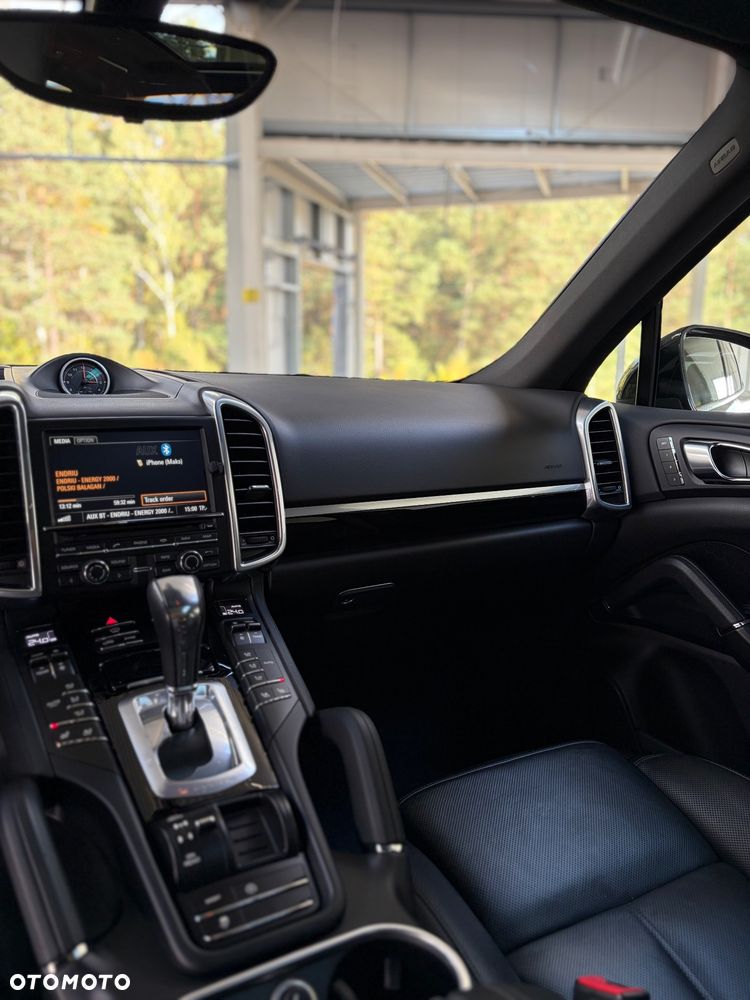 Porsche Cayenne Standard - 35