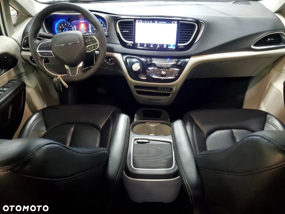 Chrysler Pacifica - 7