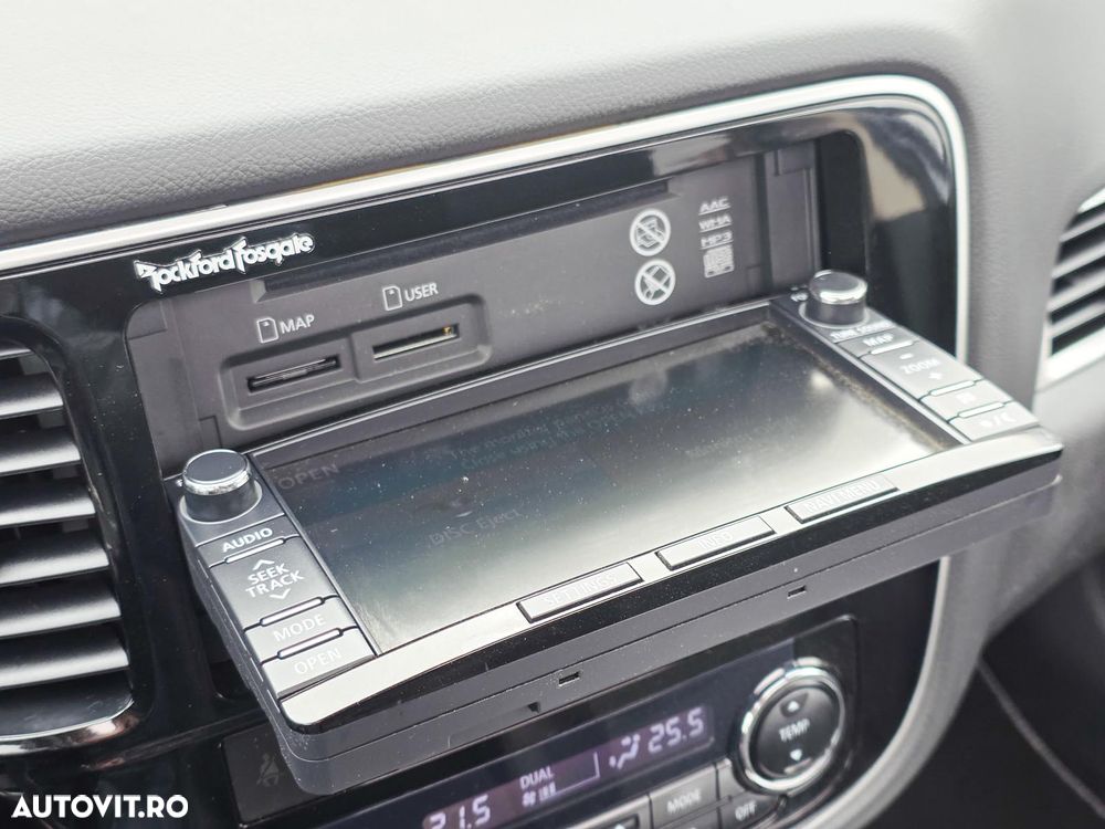 Mitsubishi Outlander 2.0 4WD Plus - 31