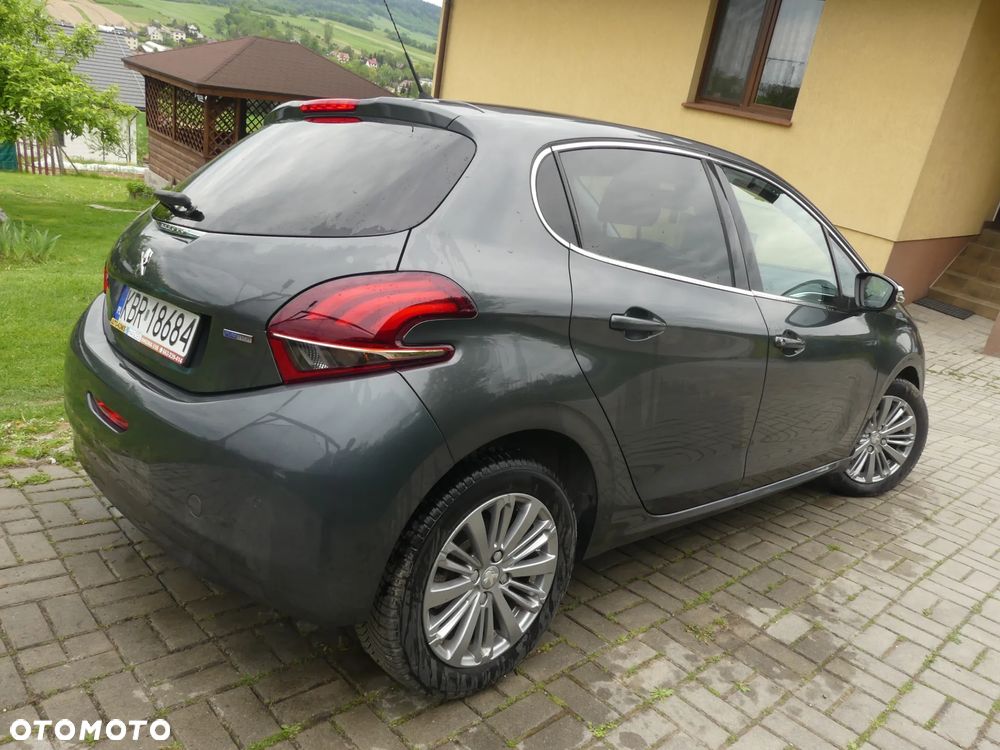 Peugeot 208 1.2 PureTech GPF Signature S&S EAT6 - 13