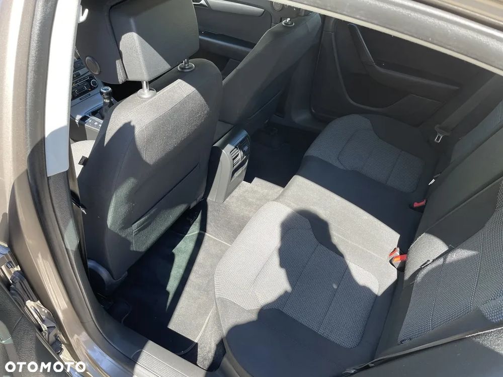 Volkswagen Passat 2.0 TDI DPF BlueMotion Technology Highline - 13