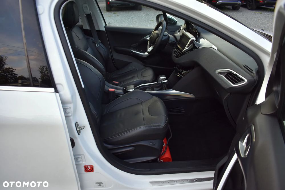 Peugeot 2008 BlueHDi 100 STOP & START Style - 33