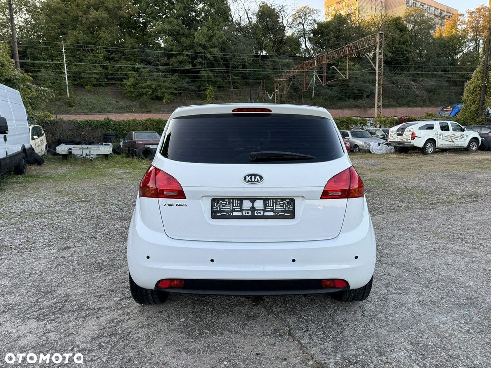 Kia Venga - 8