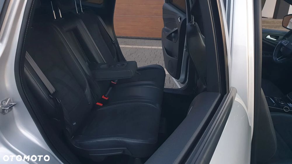 Ford Kuga 2.0 TDCi 2x4 ST-Line - 25
