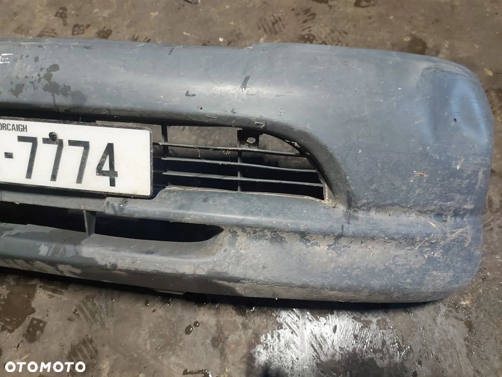 Zderzak przedni przód Toyota Hiace - 6