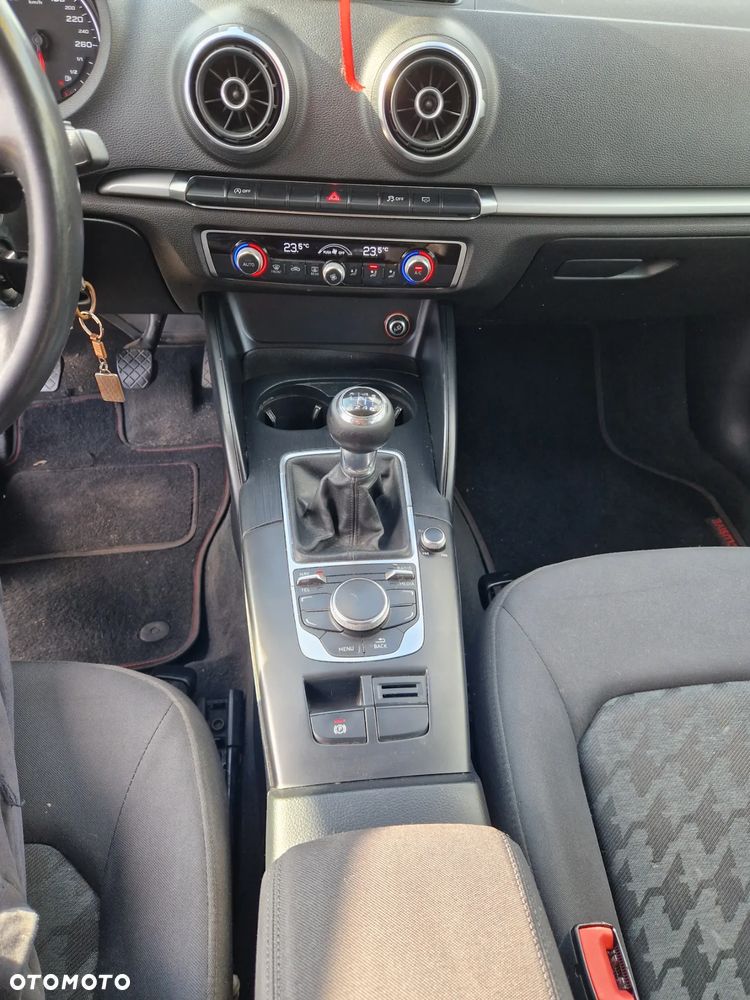Audi A3 Sportback 1.6 TDI DPF Attraction - 10