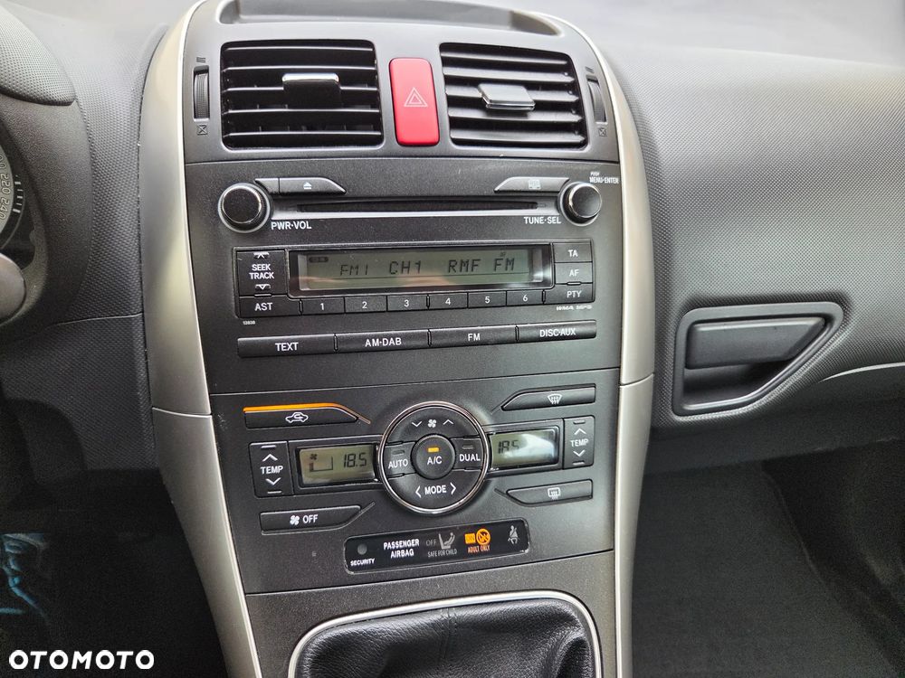 Toyota Auris 1.6 Premium - 11