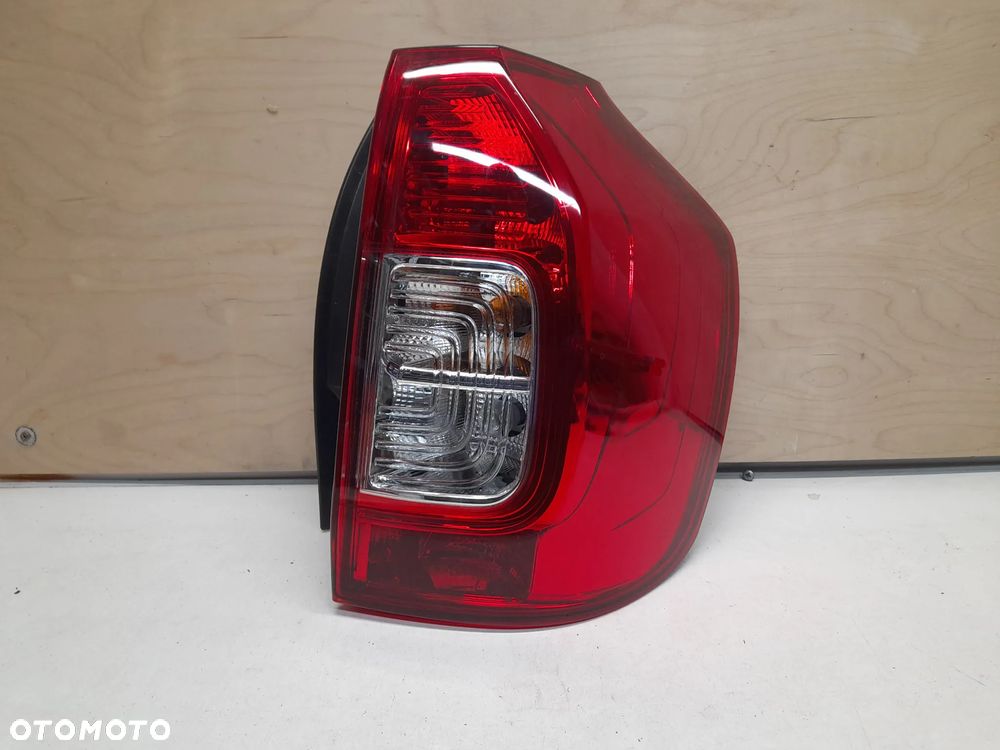 LAMPA TYLNA PRAWA DACIA LOGAN MCV II - 1